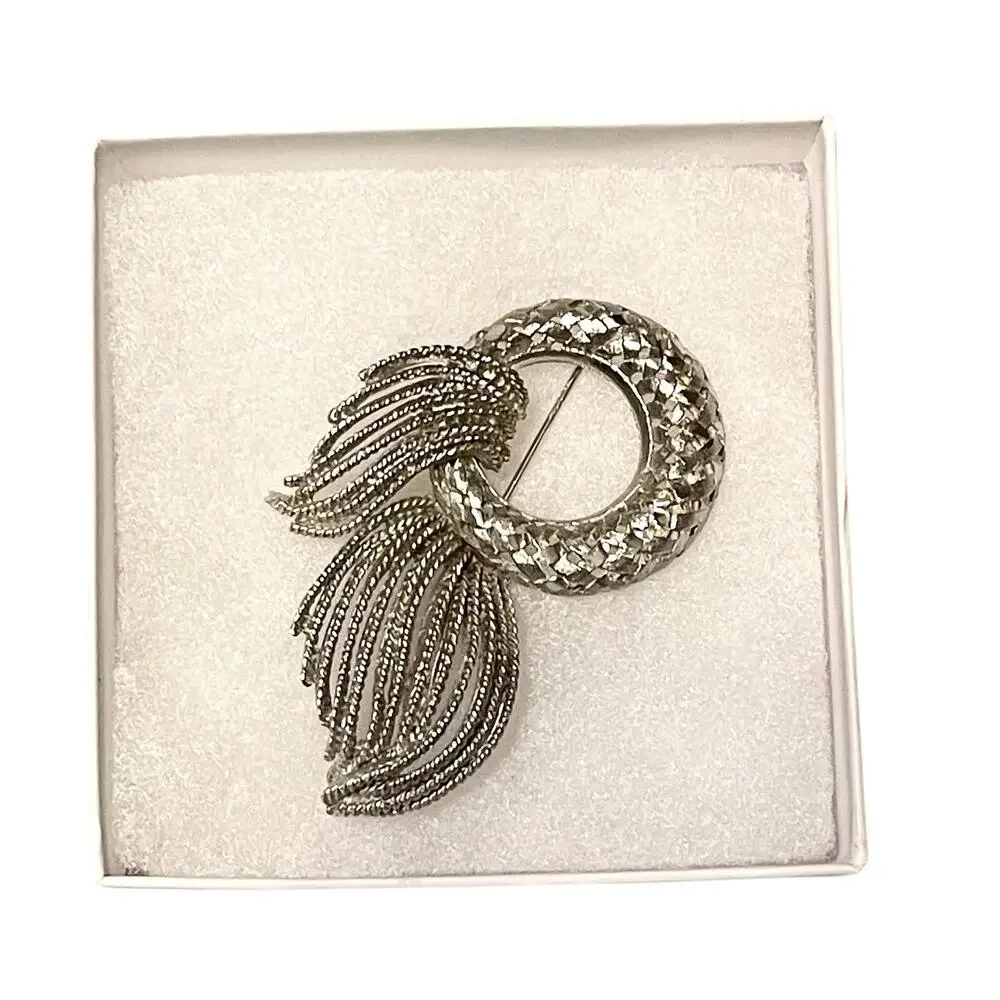 BSK Vintage Brooch Silver Tone Metal Openwork Ring With Textured Rope Spray